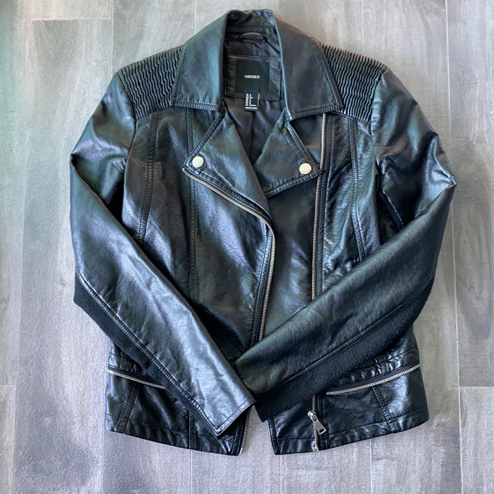 Women’s Forever21 faux leather jacket